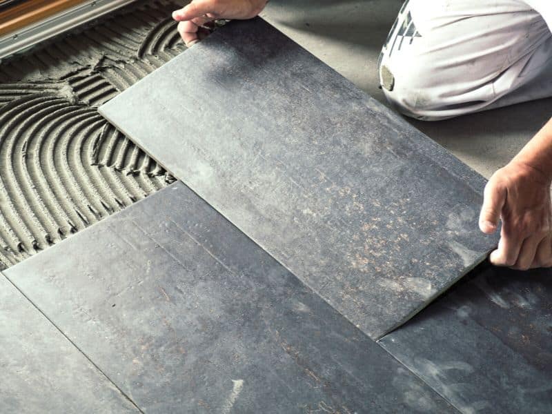Comment calculer la quantité de carrelage nécessaire pour une pièce ?
