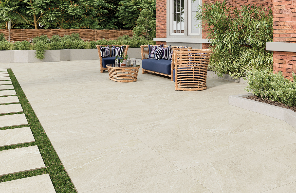 Carrelage extérieur clair pour terrasse et jardin à Amay